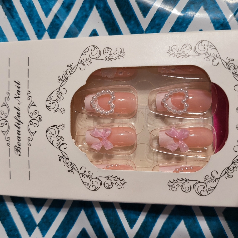 Press on nails - Picture 2 of 12